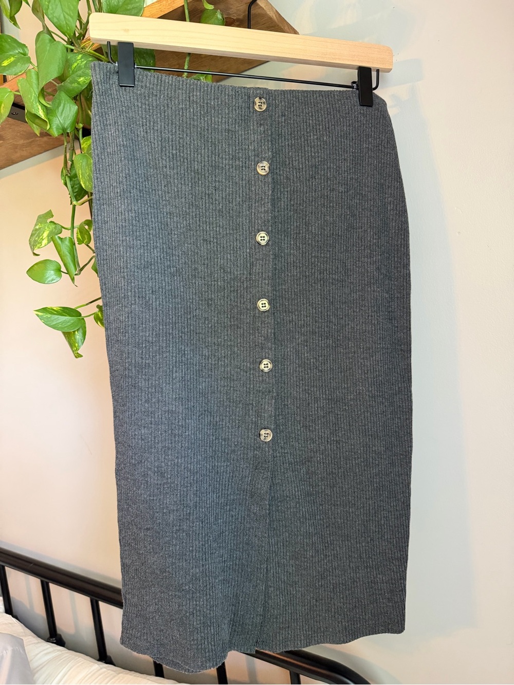 Bozzolo Classic Rib-Knit Button-Front Midi pencil Skirt in Charcoal